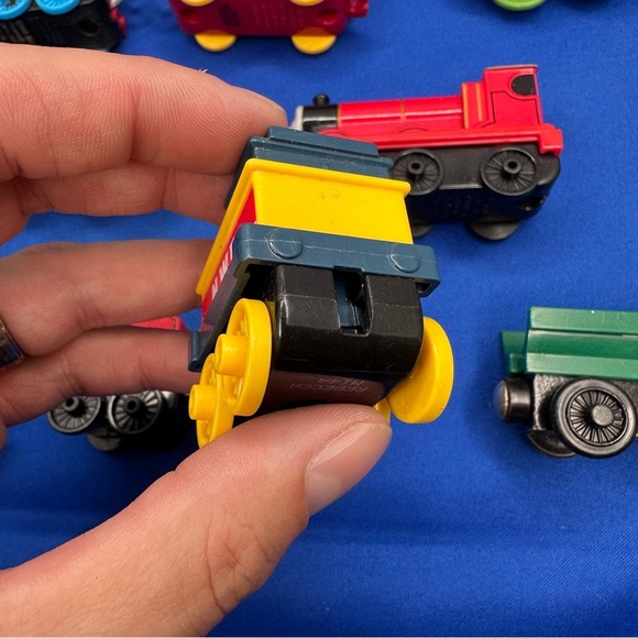 Lots of 13 Thomas & Friends Trains w/ 1 Brio Train - Picture 12 of 12